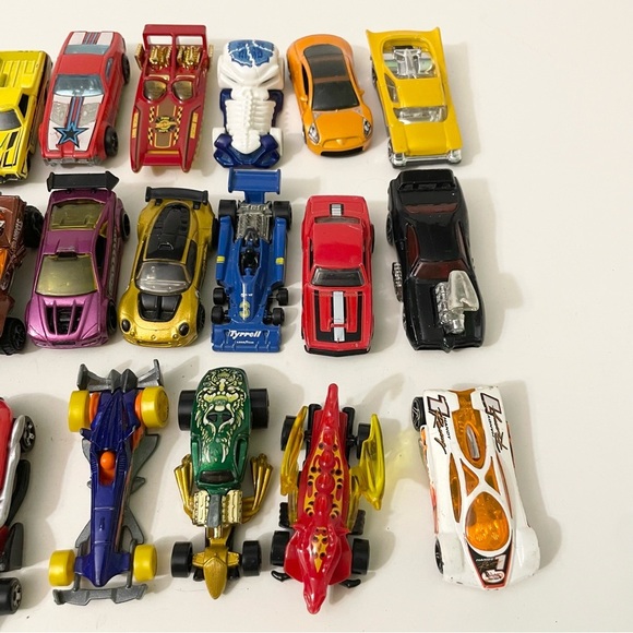 Lot of 23 Die-Cast Hot Wheels Toy Cars Diecast - Picture 3 of 16